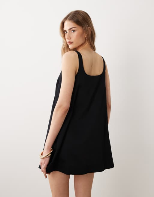 Vestido corto negro de corte recto con cuello ancho de ASOS DESIGN, 4 de 4