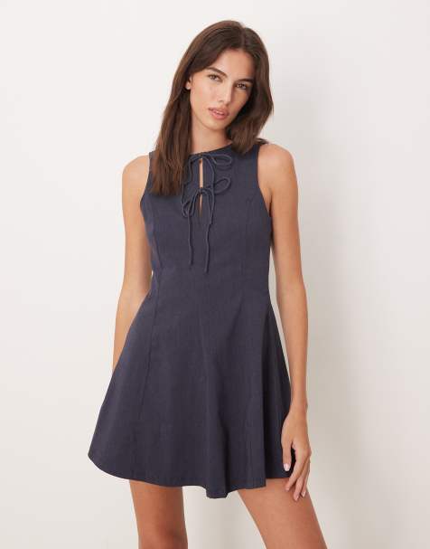 Vestido corto negro de corte recto evasé con detalle de lazada de Mango - view 1