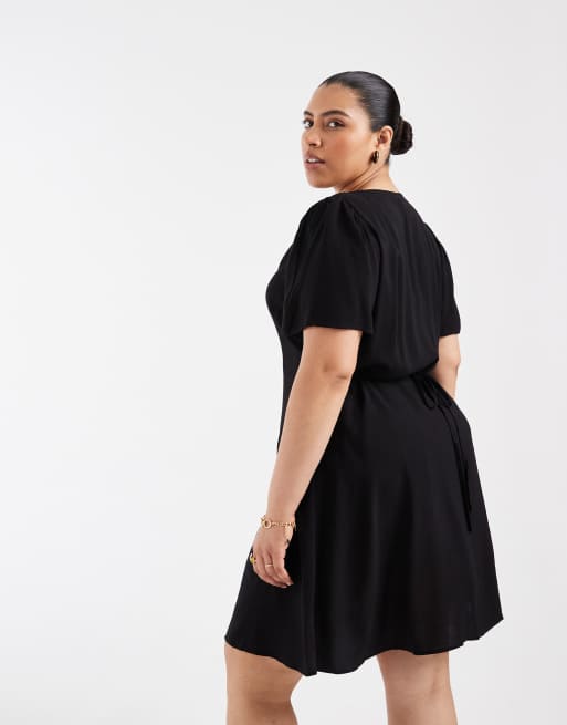 Vestido corto negro de corte skater con botones de Vero Moda Curve, 4 de 4