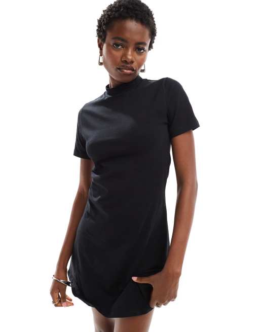 Vestido corto negro de corte skater con cuello alzado de Noisy May