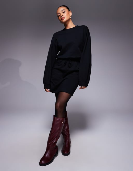 Vestido corto negro de estilo sudadera con cordón ajustable en la