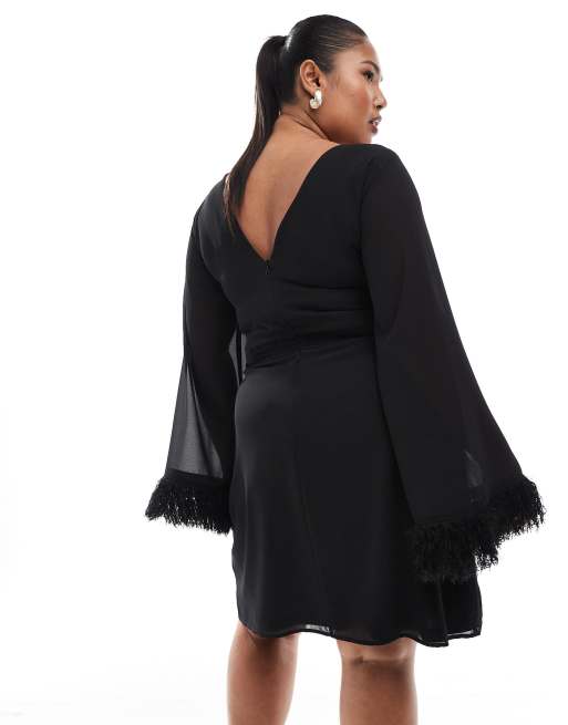 Vestido corto negro de manga larga con plumas sintéticas en los puños de TFNC Plus, 4 de 4