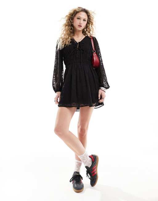 Vestido corto negro de manga larga de Reclaimed Vintage