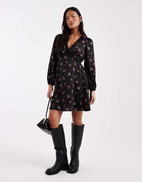 Vestido corto negro de satén con estampado floral y ribete de encaje de New Look Petite - view 1