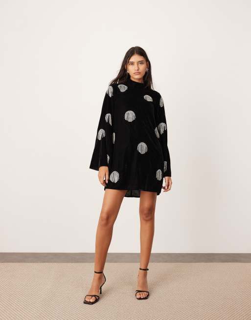 Vestido corto negro de terciopelo con cuello alto y detalles de flecos de strass de ASOS EDITION