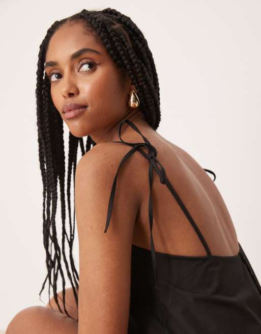 Vestido corto negro de tirantes con diseño abullonado de ASOS DESIGN, 2 de 4