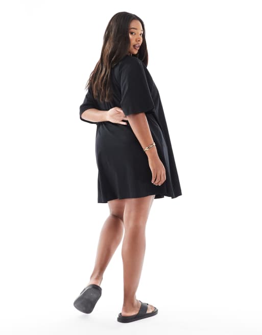 Vestido corto negro estilo camiseta con vuelo de ASOS DESIGN Curve, 4 de 4