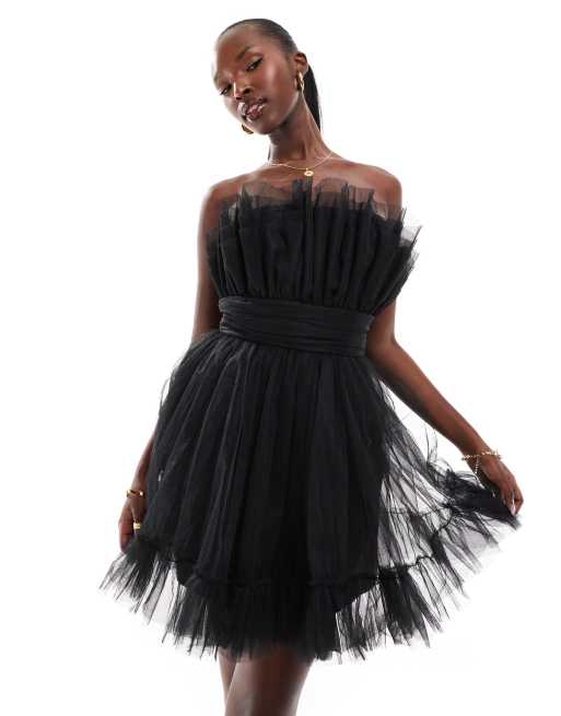Vestido corto negro estructurado con escote palabra de honor de Lace & Beads