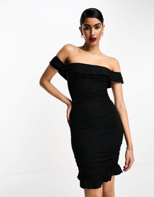 Vestido negro escote discount corazon