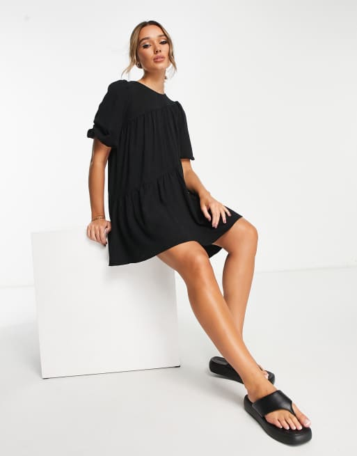 Vestido corto negro fruncido con mangas abullonadas de Topshop