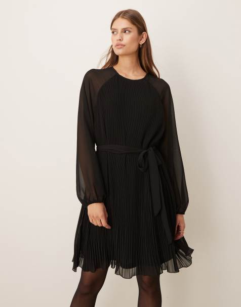 Vestido corto negro plisado con lazada delantera de VILA - view 1