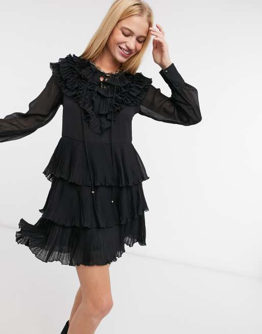 Vestido corto negro plisado con volantes de River Island