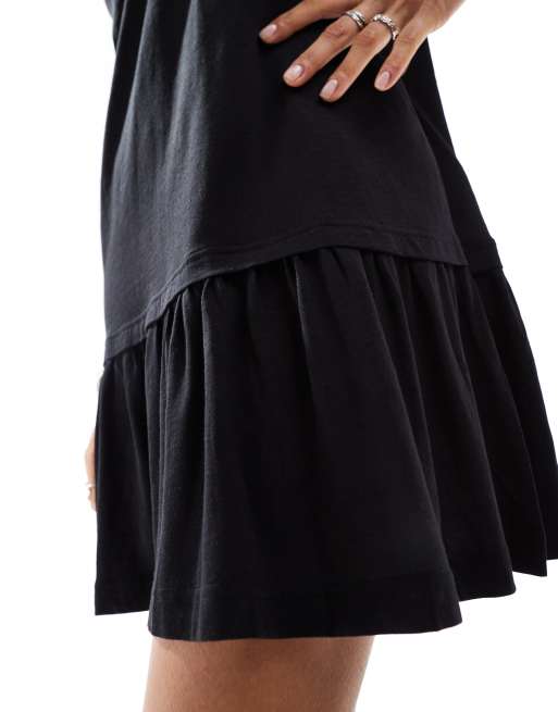 Vestido corto negro sin mangas con cintura baja de punto liso de Monki, 3 de 4