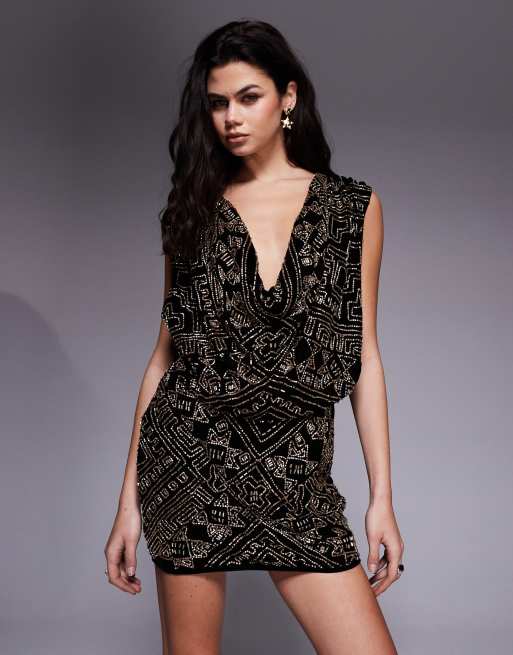 Vestido corto negro y plateado con cuello desbocado y diseño integral adornado de lentejuelas y terciopelo de ASOS DESIGN