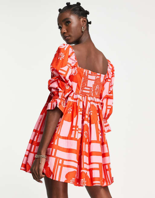Vestido corto rojo amplio con volantes en las mangas de River Island, 2 de 4