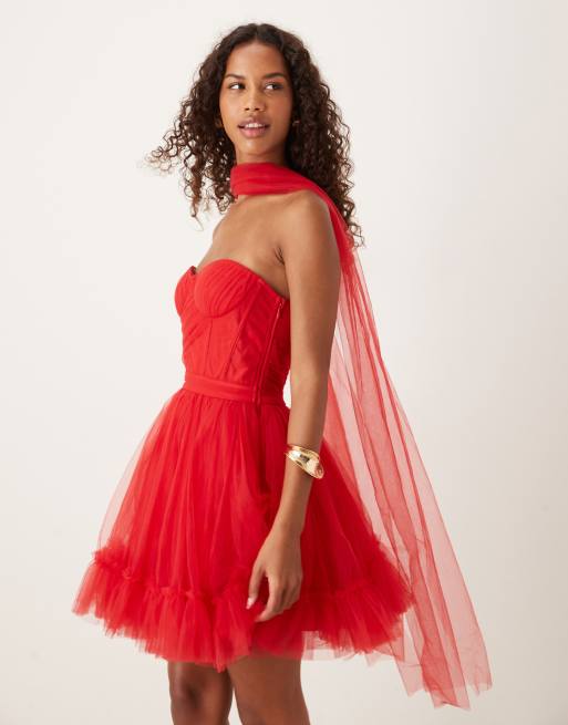 Vestido corto rojo con cuerpo tipo corsé y cuello tipo fular de tul de Lace & Beads