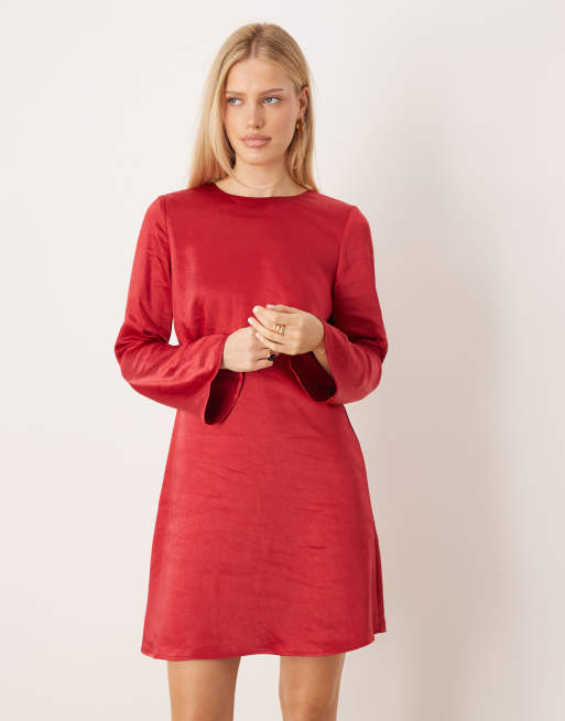 Vestido corto rojo con espalda al aire de satén de YAS, 2 de 4