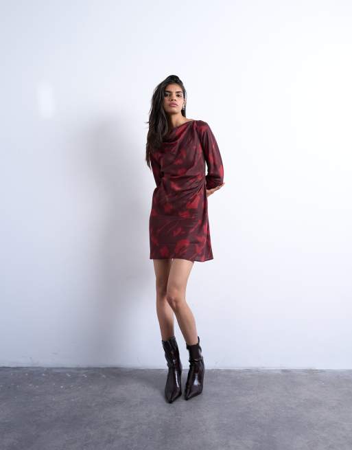 Vestido corto rojo vino con estampado floral y cuello drapeado de Topshop
