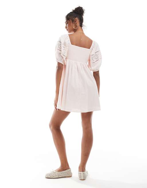 Vestido corto rosa abotonado con bordados de New Look, 4 de 4