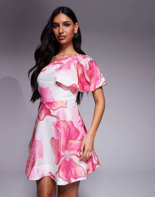 Vestido corto rosa asimétrico de corte skater con estampado floral de Forever New, 1 de 4