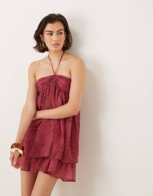 Vestido corto rosa con estampado de cachemir, cuello halter y pecho fruncido de ASOS DESIGN - view 1