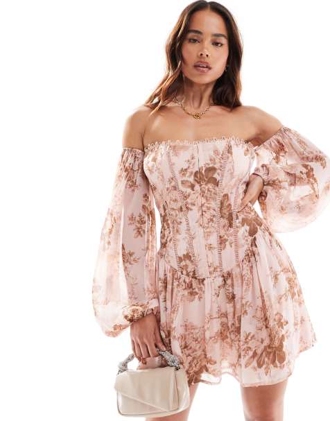 Vestido corto rosa con estampado floral, cuerpo estilo corsé, escote Bardot y sobrefalda de ASOS DESIGN - view 1