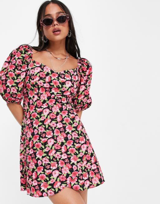 Vestido corto rosa con estampado floral y parte superior cruzada de popelina de Topshop 