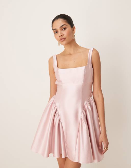 Vestido corto rosa empolvado con bajo caído de Six Stories, 3 de 4