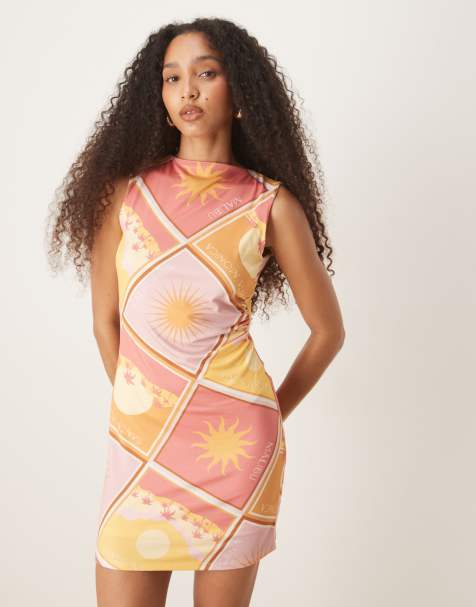 Vestido corto rosa sin mangas con estampado estilo patchwork y espalda descubierta de ASOS DESIGN - view 1