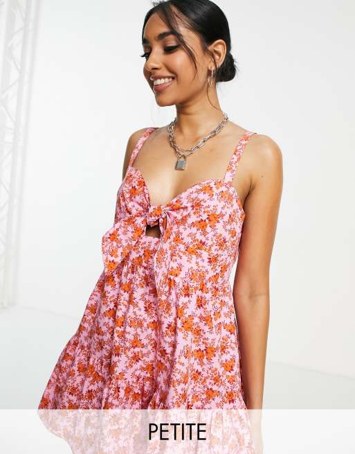 Vestido corto rosa y rojo con estampado de flores y lazo de Topshop Petite