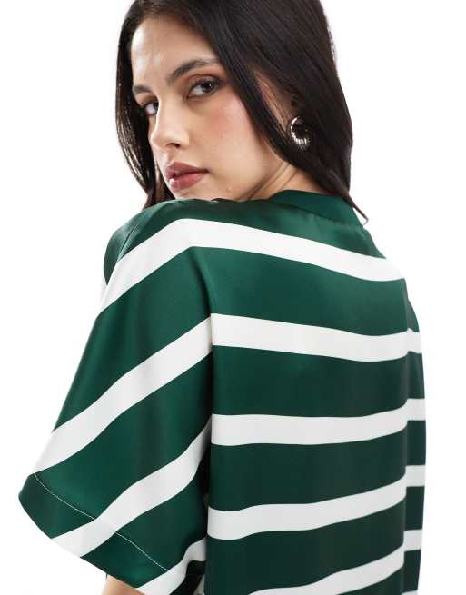 Vestido corto verde a rayas estilo camiseta extragrande de satén de ASOS DESIGN, 2 de 4