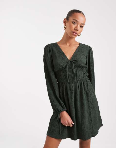 Vestido corto verde bosque con lazadas en las mangas de tejido texturizado de Wednesday's Girl - view 1