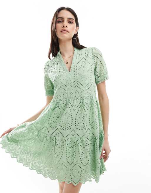 Vestido corto verde claro de manga corta con bordado inglés de YAS, 3 de 4