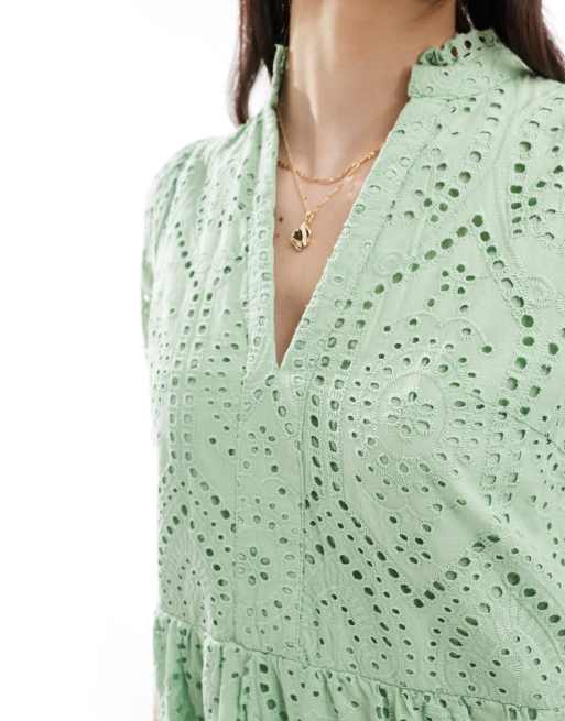 Vestido corto verde claro de manga corta con bordado inglés de YAS, 4 de 4