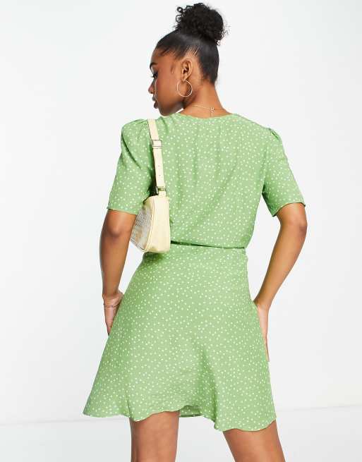 Vestido corto verde cruzado con estampado de lunares de & Other Stories, 4 de 4