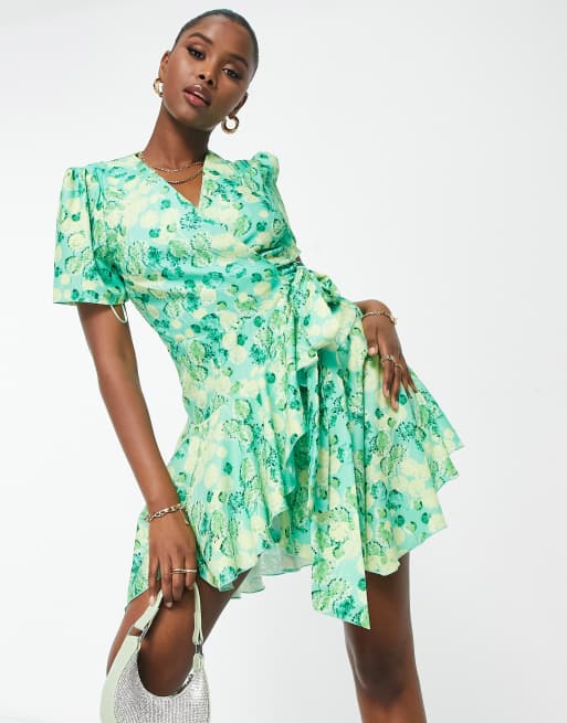 Vestido corto verde cruzado con estampado floral de Liquorish