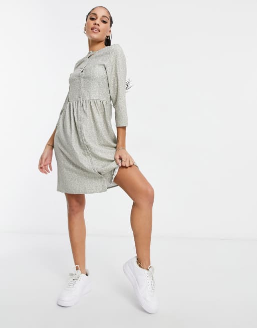 Vestido corto verde de corte amplio con estampado floral de Unique21