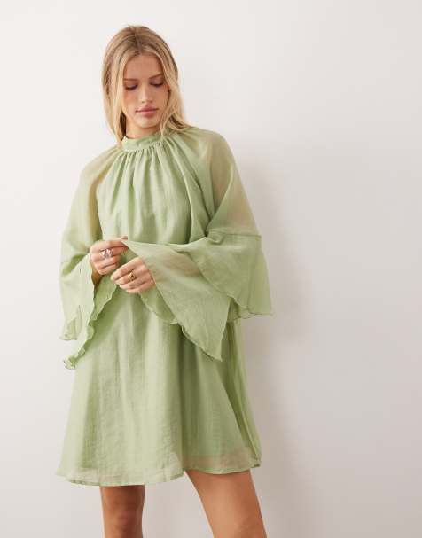 Vestido corto verde hierba con cuello alto y mangas acampanadas de AWARE - view 1