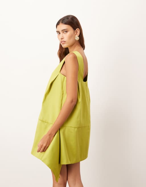 Vestido corto verde lima acampanado y estructurado de satén de ARRANGE, 4 de 4