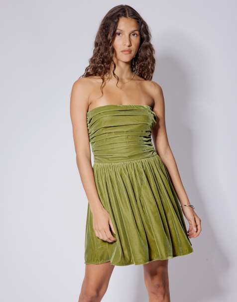 Vestido corto verde oliva con escote palabra de honor y detalle fruncido de terciopelo Felicity de Nobody's Child - view 1