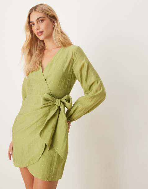 Vestido corto verde oliva cruzado con diseño termosellado de Never Fully Dressed - view 1