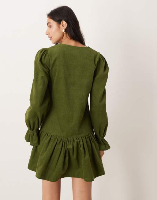 Vestido corto verde oliva de manga larga y corte amplio de pana de Glamorous, 4 de 4