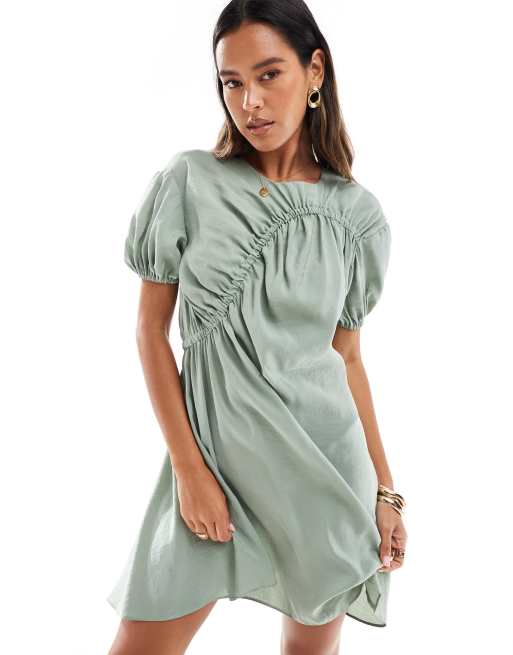 Vestido corto verde salvia amplio con mangas abullonadas y detalle fruncido de cupro de ASOS DESIGN