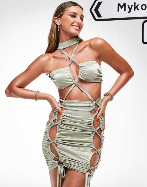 Vestido corto verde salvia de tirantes con diseño fruncido y cuello anudado de ASOS DESIGN 