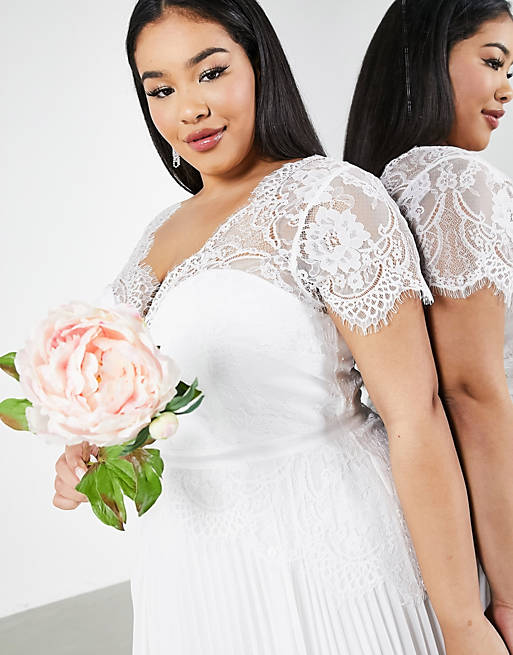 Vestido de boda color marfil escotado con falda plisada de encaje Sophia de  ASOS EDITION Curve | ASOS