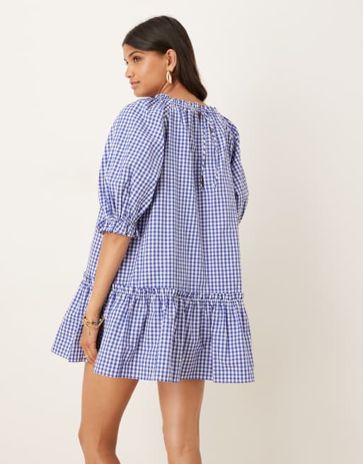 Vestido de corte amplio a cuadros vichy azules con bajo de sobrefalda de ASOS DESIGN, 2 de 4