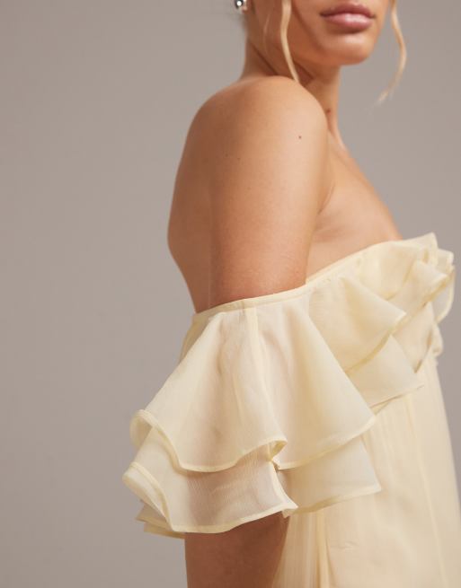 Vestido de dama de honor amarillo con escote Bardot y volantes de chifón de ASOS DESIGN, 3 de 5