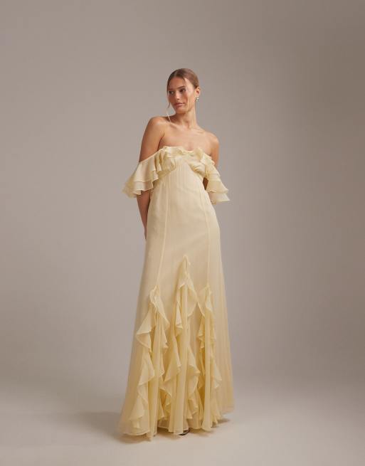Vestido de dama de honor amarillo con escote Bardot y volantes de chifón de ASOS DESIGN, 4 de 5