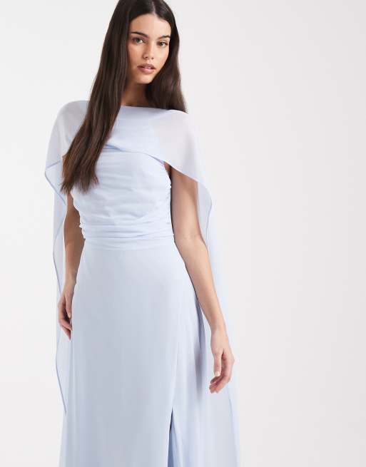 Vestido de dama de honor azul con abertura lateral y detalle de capa de chifón de TFNC, 3 de 4