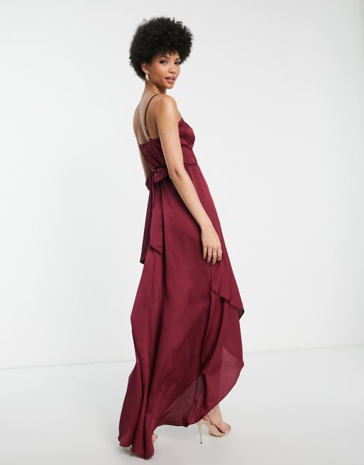 Vestido de dama de honor color baya de tirantes de satén de TFNC Tall, 2 de 4